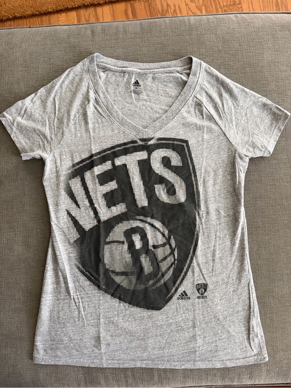 Womens ADIDAS Gray Brooklyn Nets V‑Neck Slub Tee Size XL